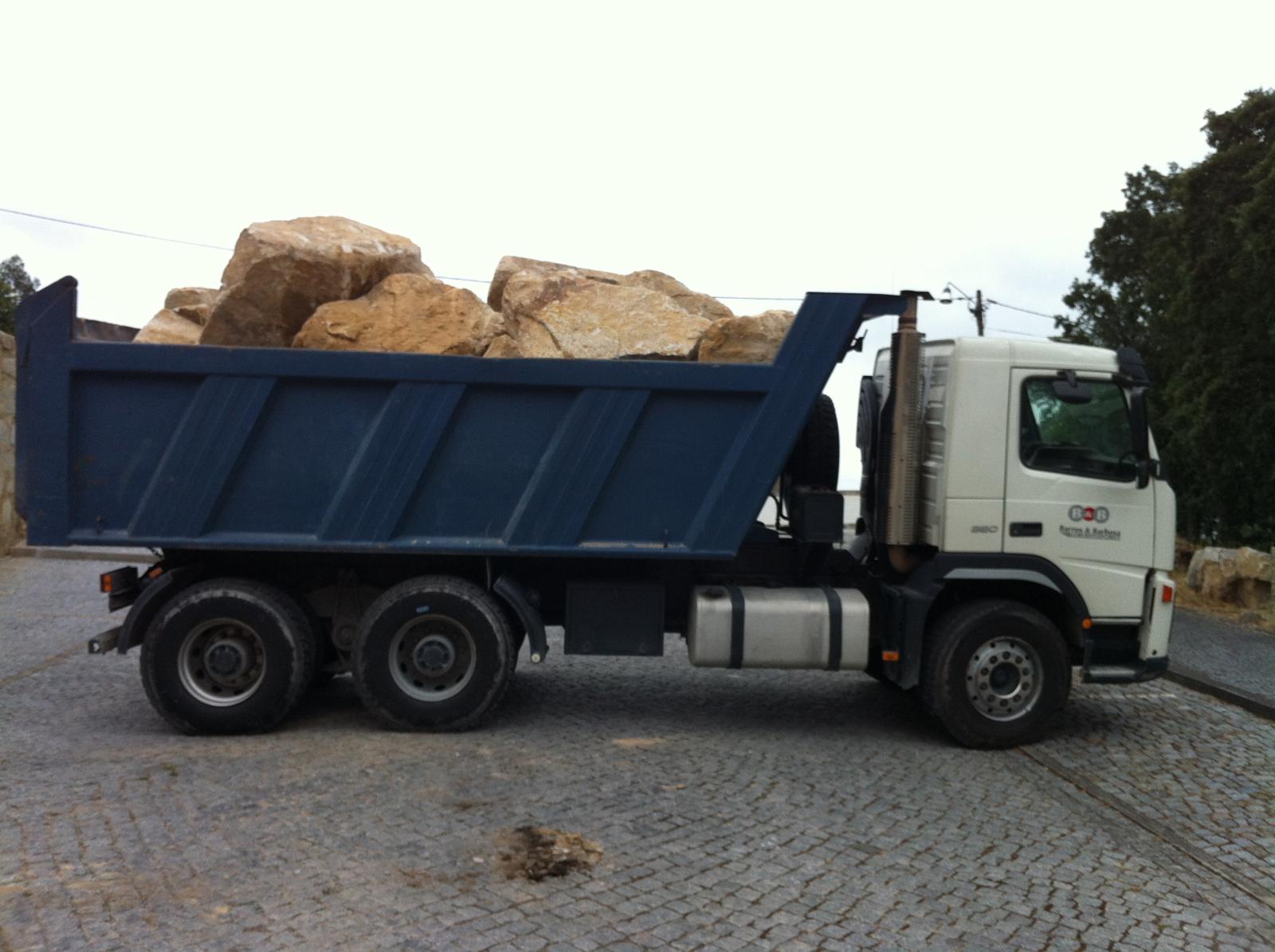 Viaturas de transporte de materiais da Barros & Barbosa